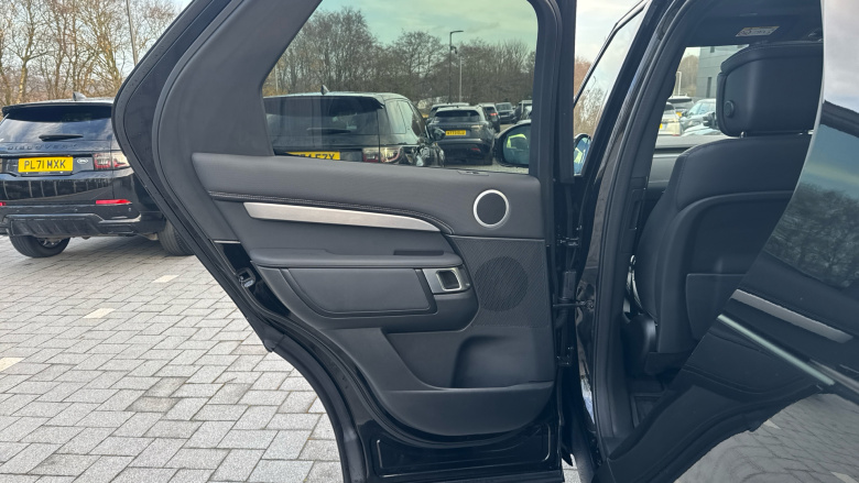 Land Rover Discovery 3.0 D300 Dynamic HSE 5dr Auto Diesel Station Wagon